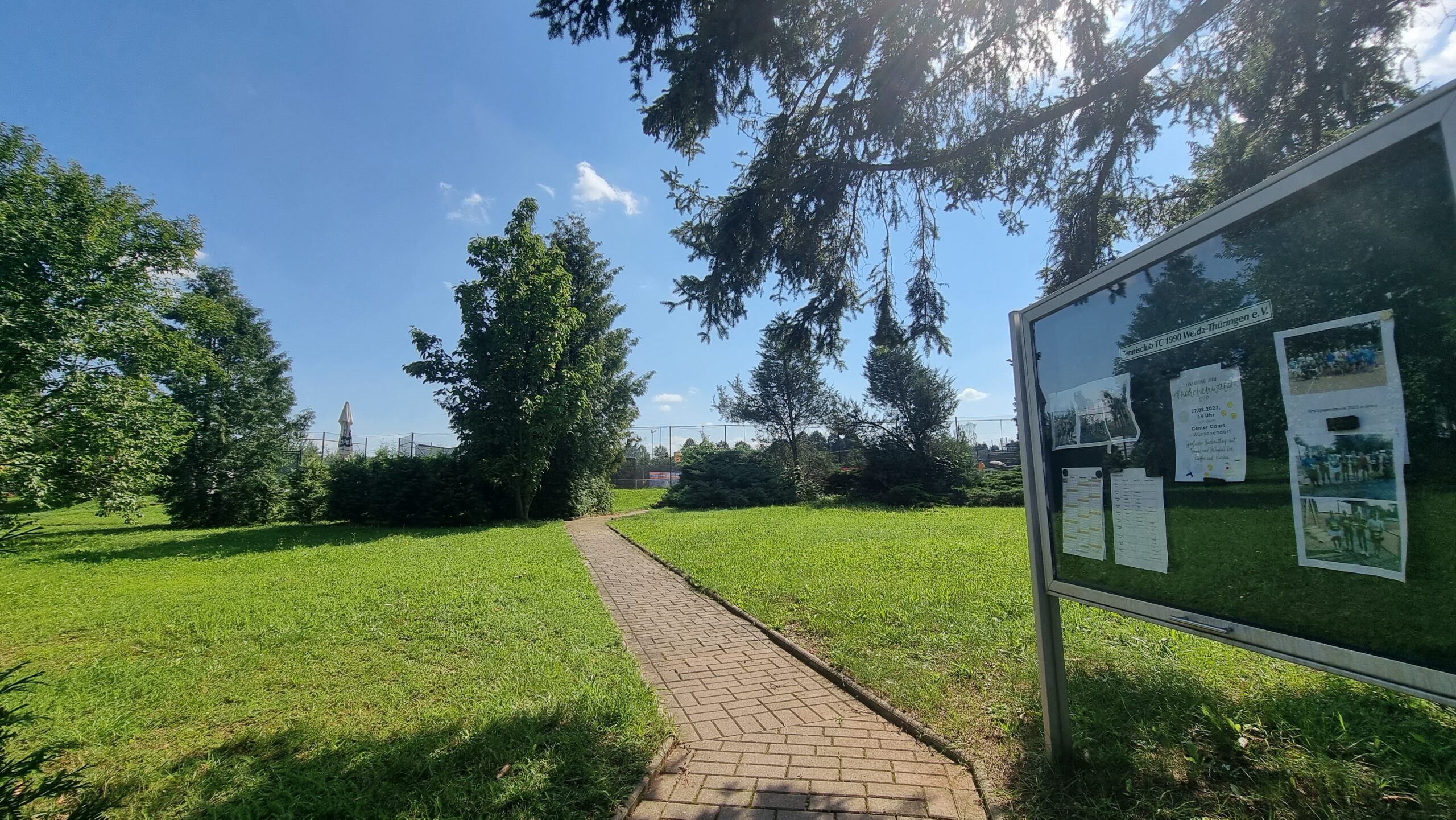 Hauptansicht der Tennisanlage